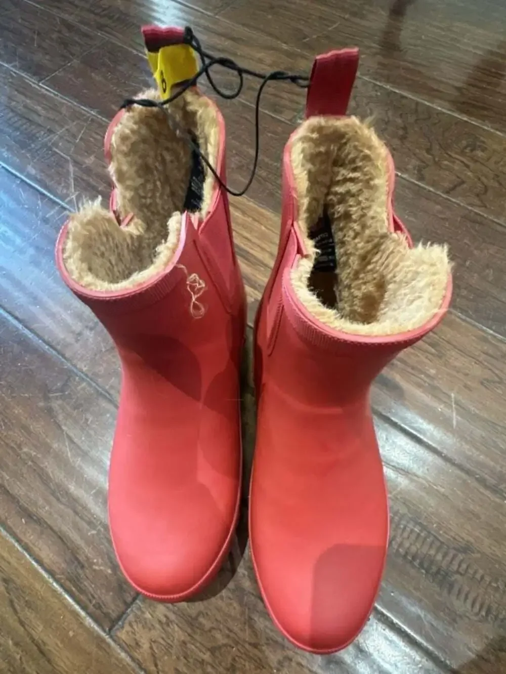 Chooka Red Faux Fur Lined Chelsea Rain Boots Size 8